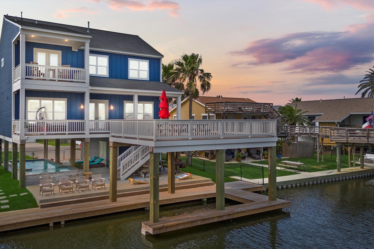 552e7bd55c6e456789eb7d9722454f16 Large | Beachhouse | Texas | TX | Vacation Homes | Galveston | Crystal Beach | Kokomo | Breezy Days | Beachfront Elegance | Sunrise Serenity | Southern Sands Property Management, LLC
