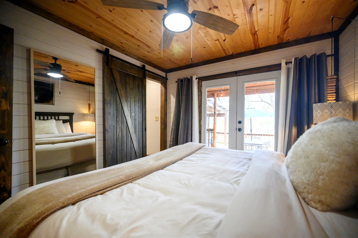 First Floor Primary Bedroom - King Size Bed