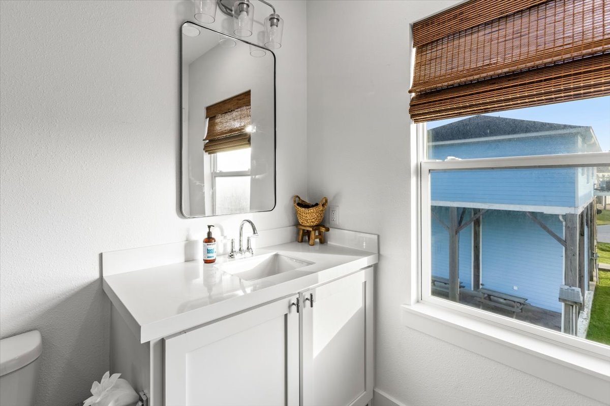 553b96863bb6471d99d7a84c6535f647 Large | Beachhouse | Texas | TX | Vacation Homes | Galveston | Crystal Beach | Kokomo | Breezy Days | Beachfront Elegance | Sunrise Serenity | Southern Sands Property Management, LLC