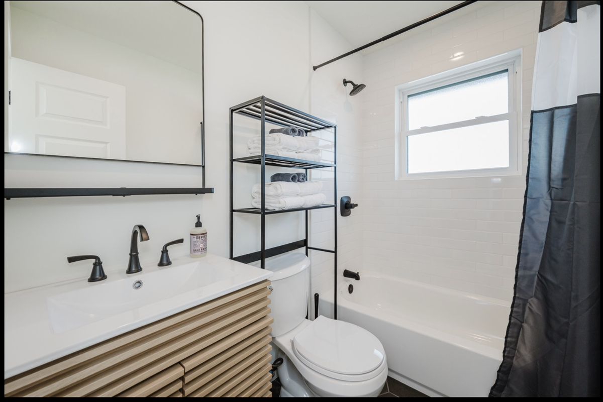 Sleek and stylish bathroom with contemporary fixtures and a clean design.