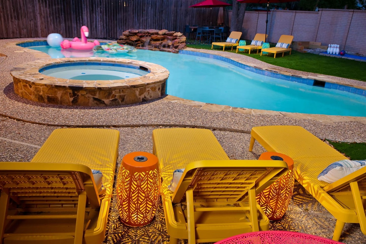  Relax poolside with a drink in hand and the sun on your face.