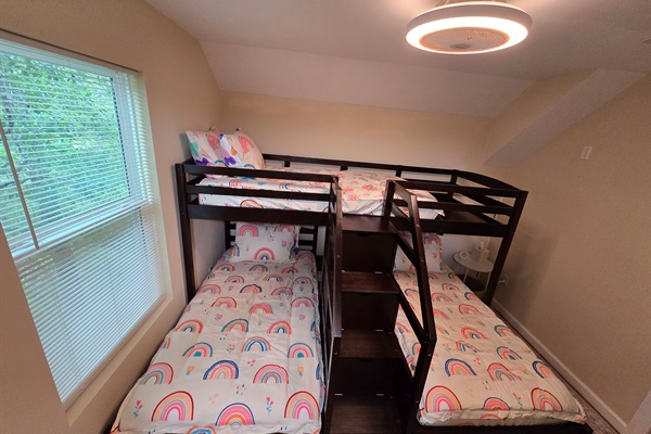 Triple twin bunk beds. Suitable for both children and adults.
