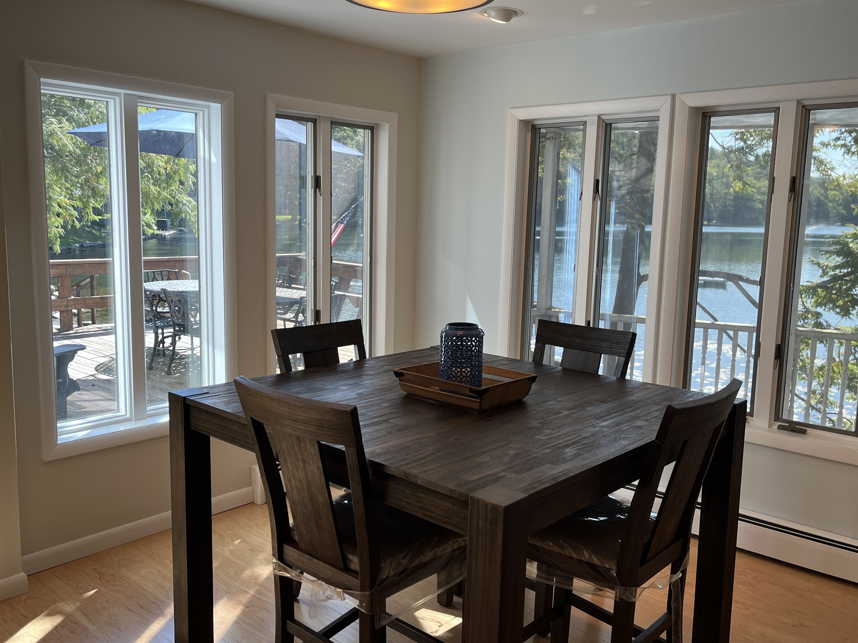 Breakfast nook overlooking the water