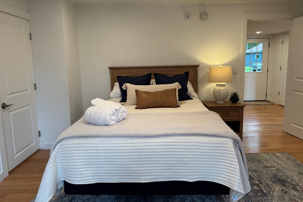 1st floor Queen with en-suite bathroom