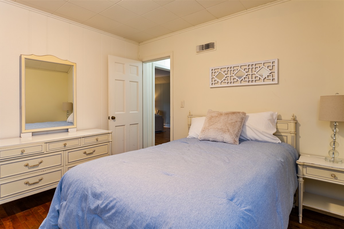 Queen bedroom second house