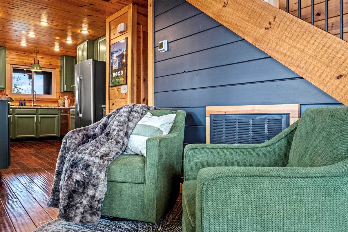 Relax in the comfortable accent swivel chairs, ideal for enjoying quiet moments and mountain views