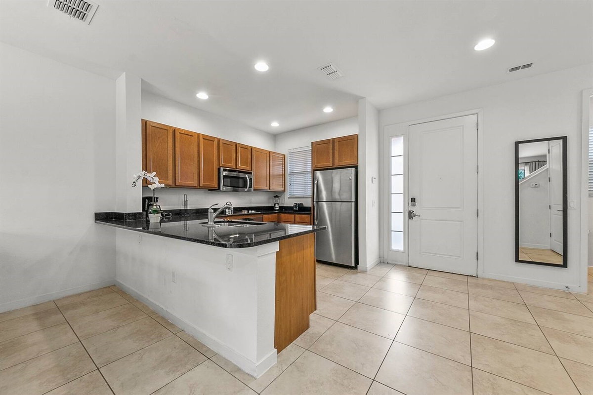 Kitchen with breakfast island