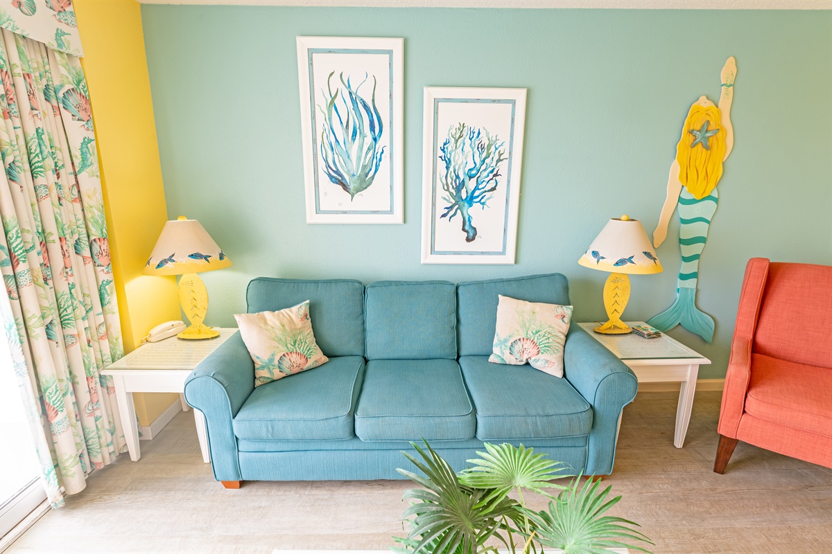 Large Living Room, Beautifully Decorated with Amazing Views