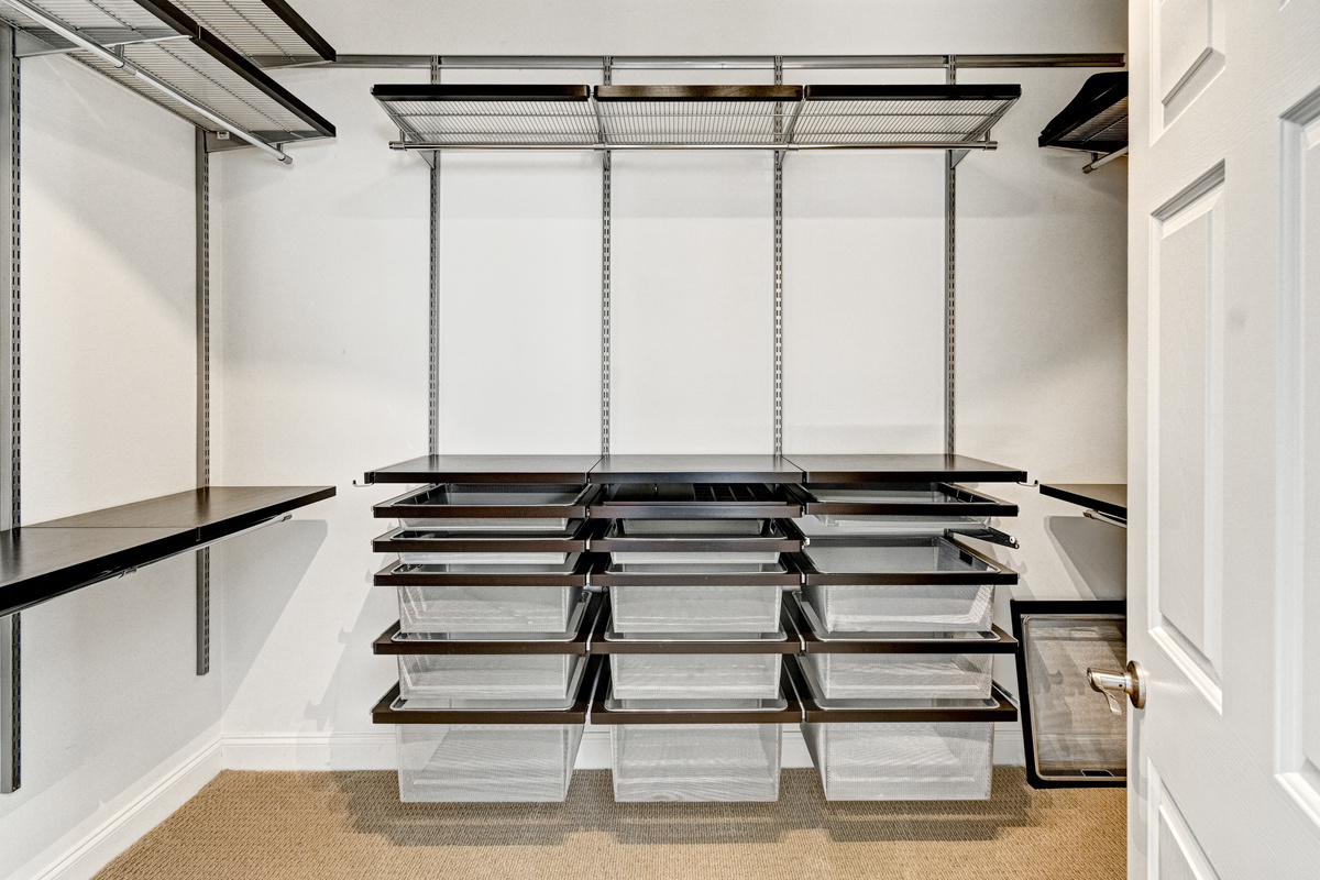 Master Ensuite Walk-in Closet