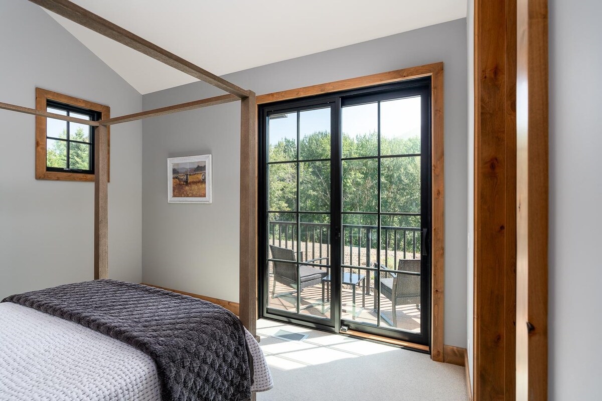 BR 2- Queen Guest Suite with Private Balcony