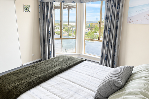 Gracie & Dan’s Coastal Retreat | Lake Views | Beach & Golf Walk