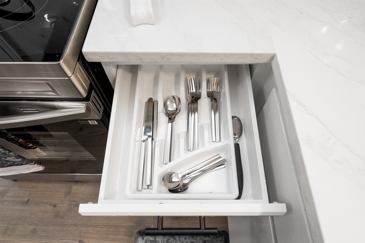 There are plenty of utensils for everyone!