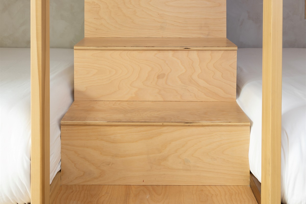 Designed for families 👣 Easy bunks with built-in steps