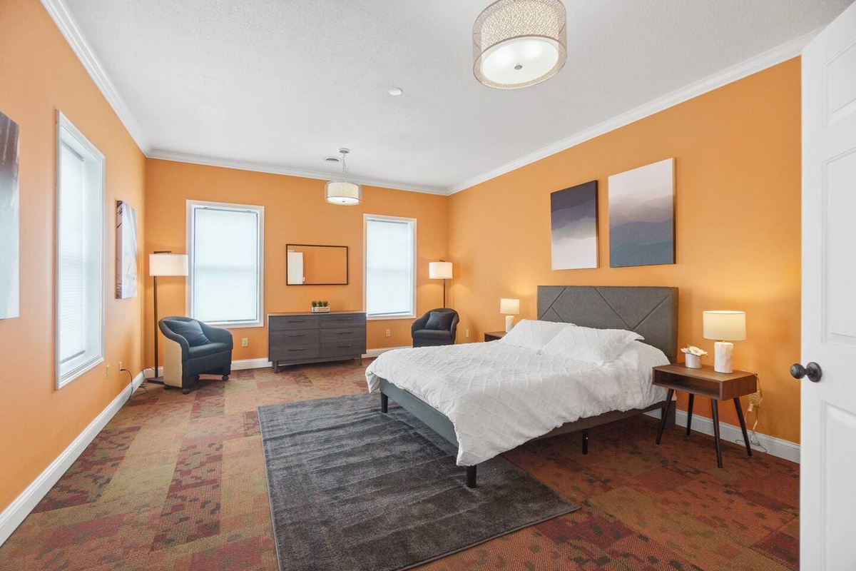 Bedroom featuring a luxurious king-sized bed, providing ample space and comfort for a restful night's sleep.
