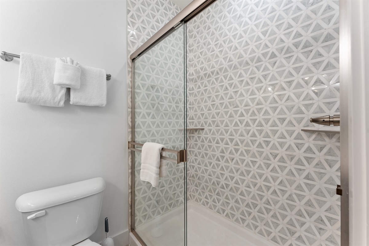 Main Level King Bath