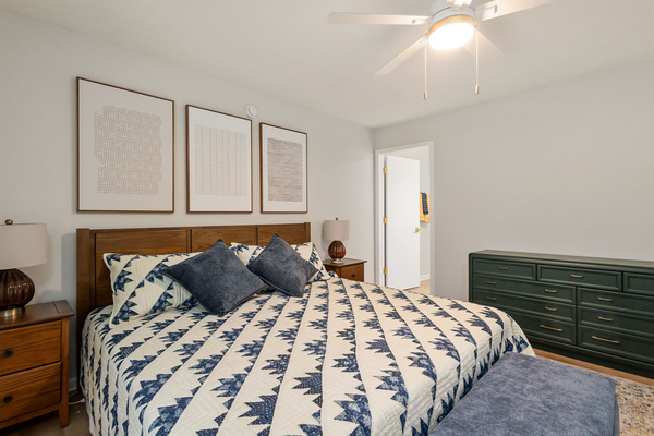 Modern Luxury Condo | Walk to Notre Dame | 2BR/2BA | Parking, photo 7