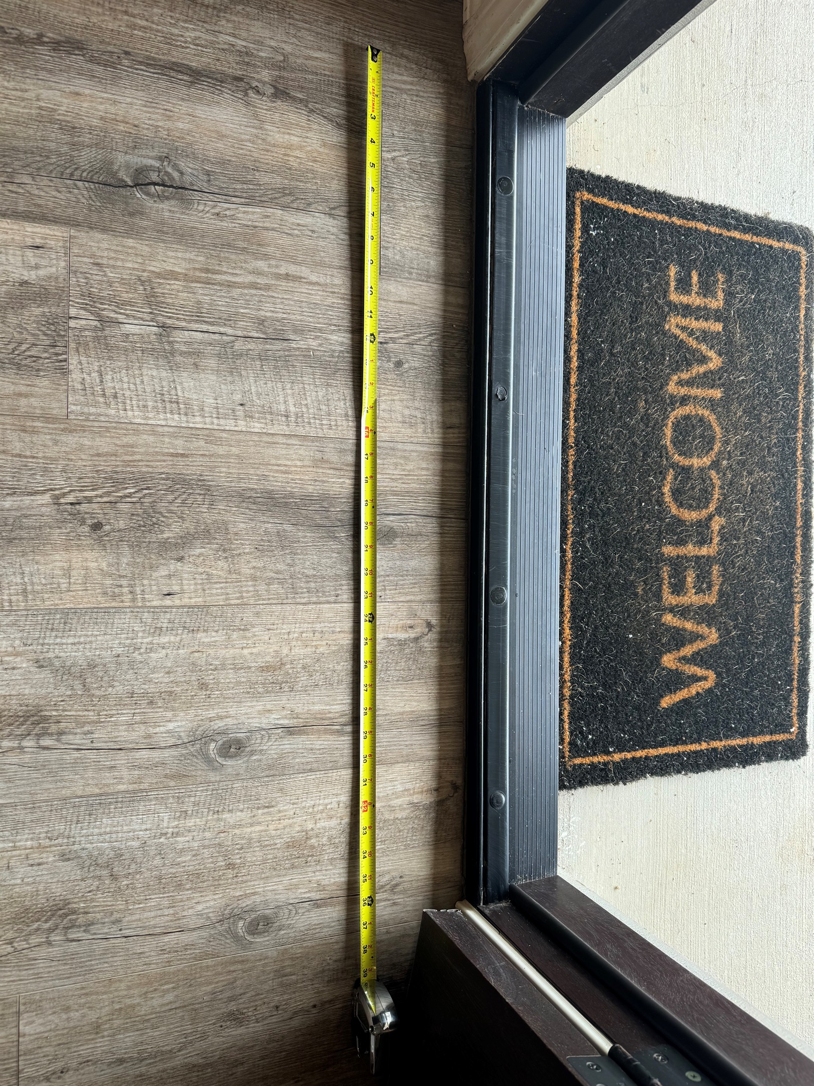 ♿ Step-free access with wide doorways and smooth flooring throughout the bedrooms and master shower room.