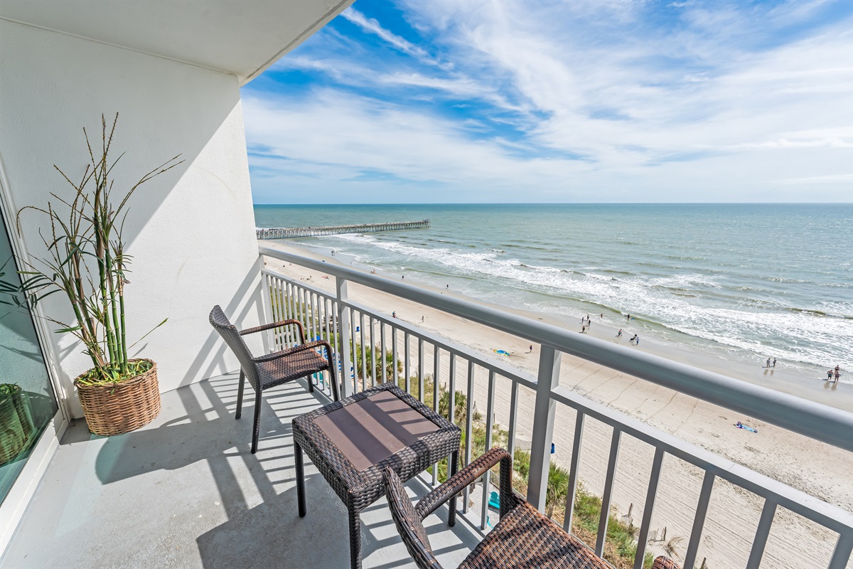 Balcony with Amazing Views of the Ocean🌊☀️