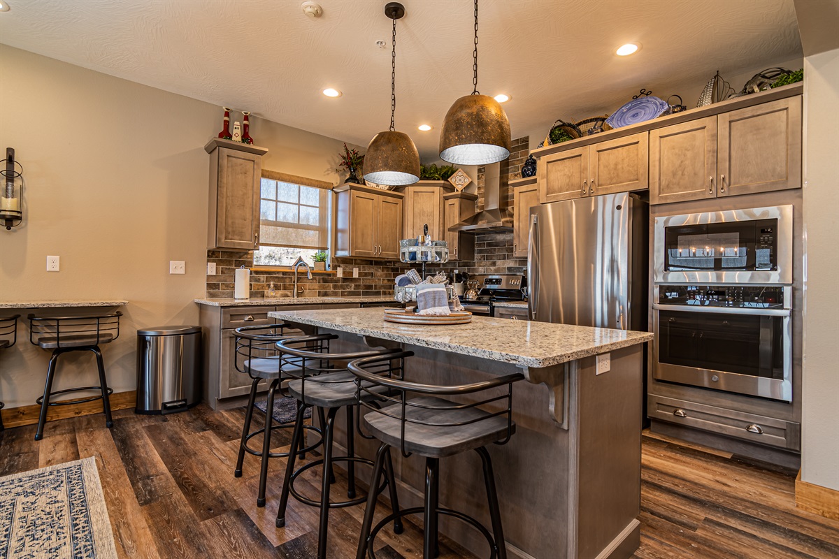 Additional counter seating in our fully stocked kitchen!