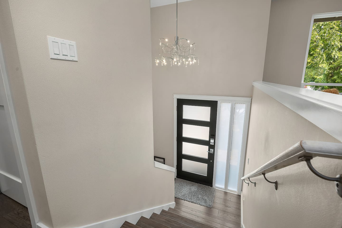 “A bright, welcoming entrance that sets the tone for a comfortable and inviting stay.”