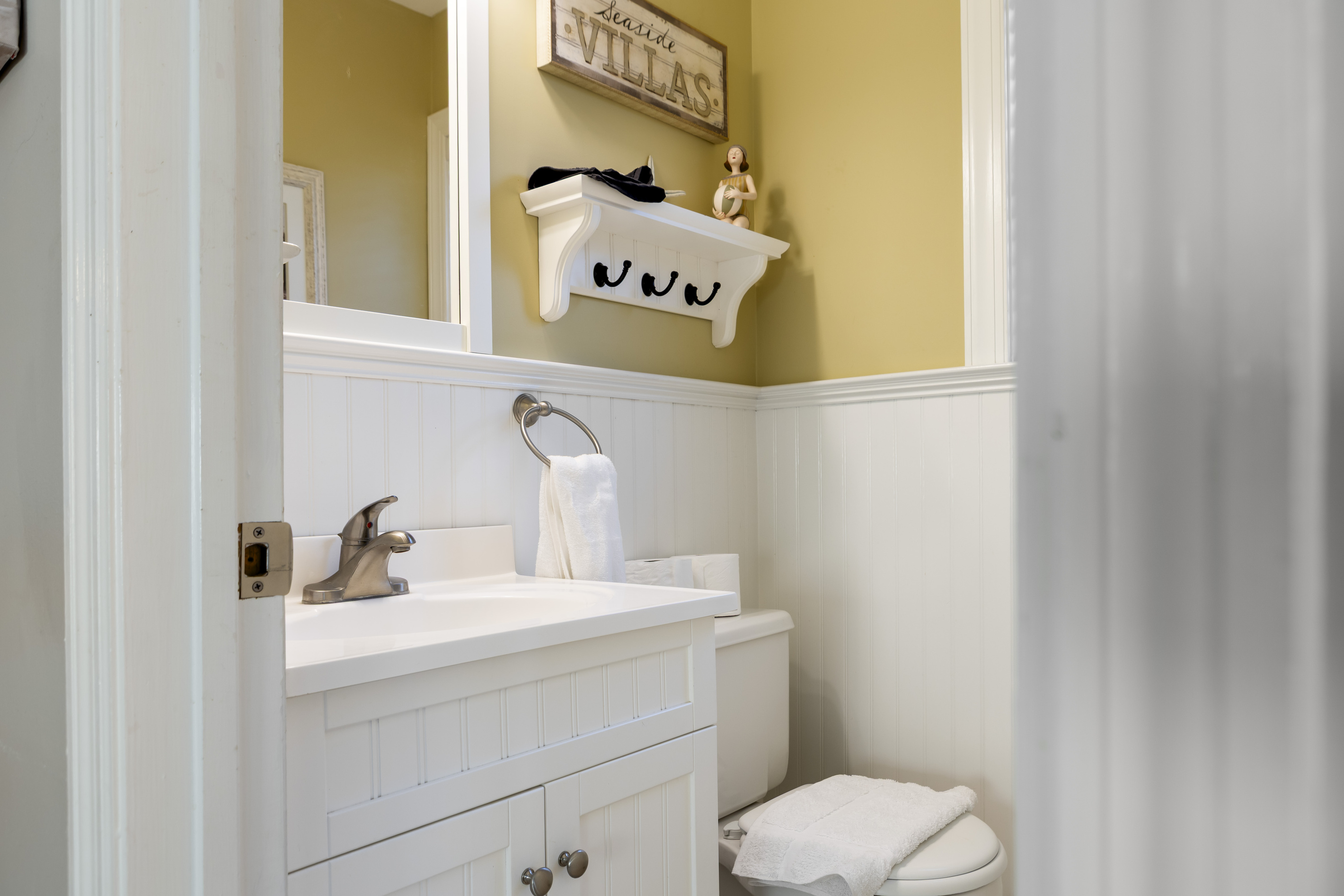Bath linens providee