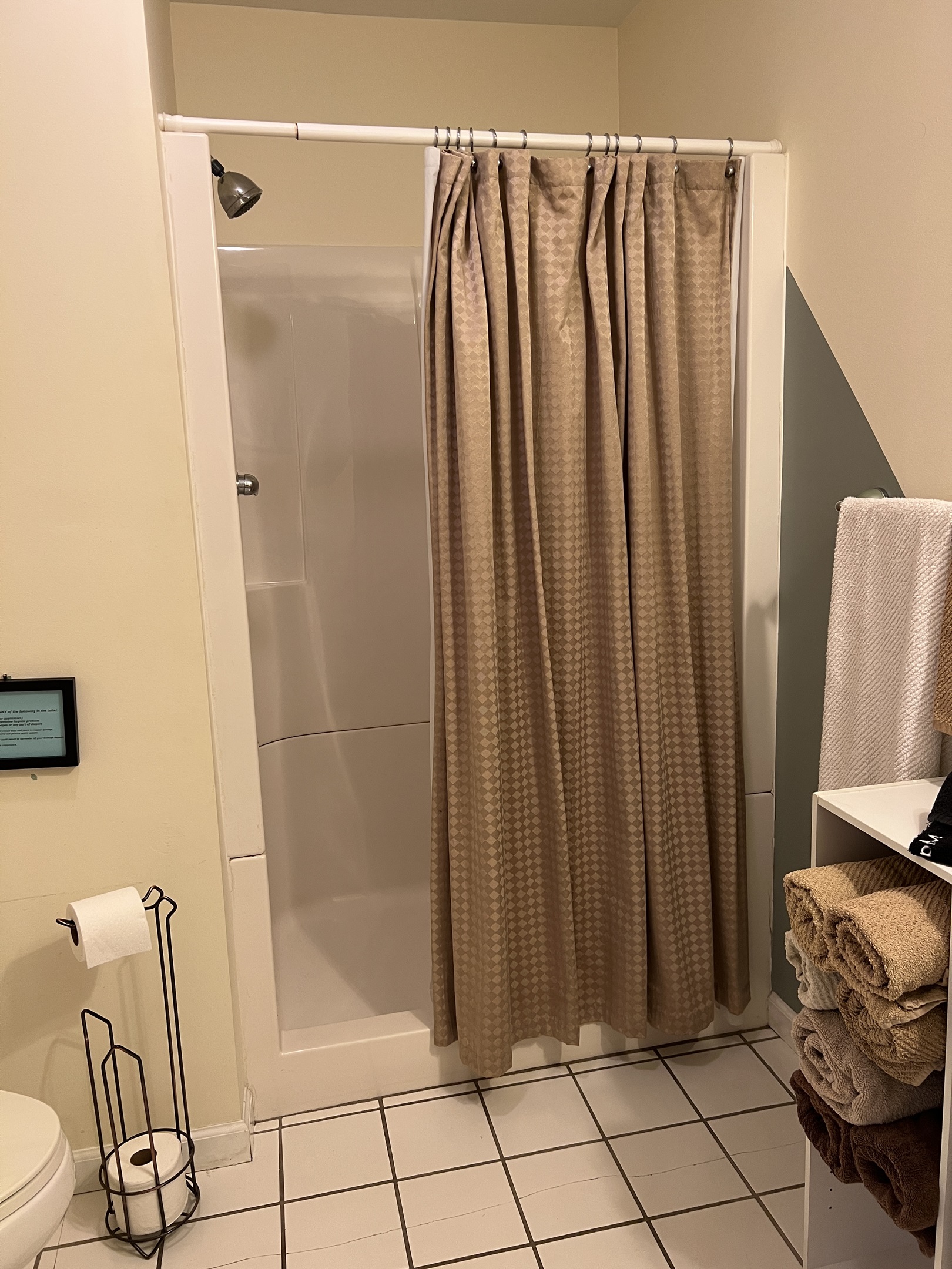 The Federal House Apartment 1, 1st floor full bathroom, with shower.