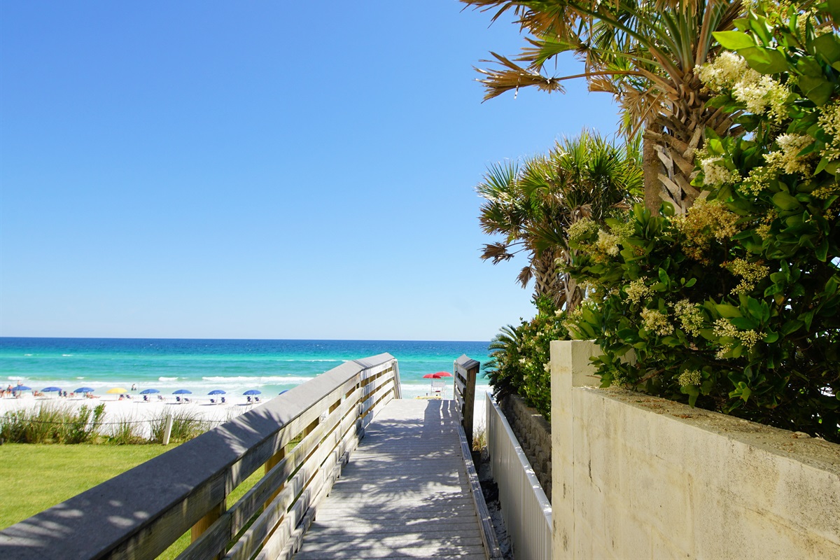Two Public beach accesses just 2-3min from door to sand