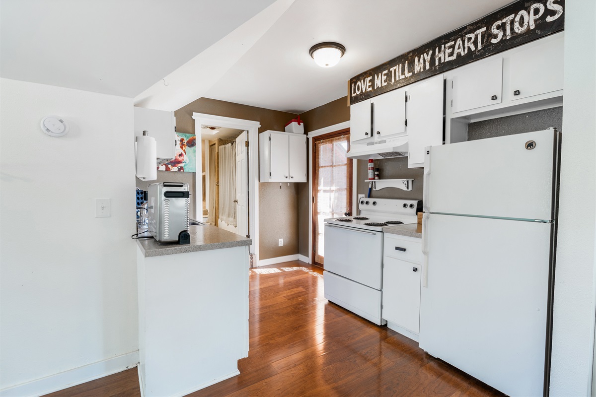 Full sized kitchen stocked with all that you need