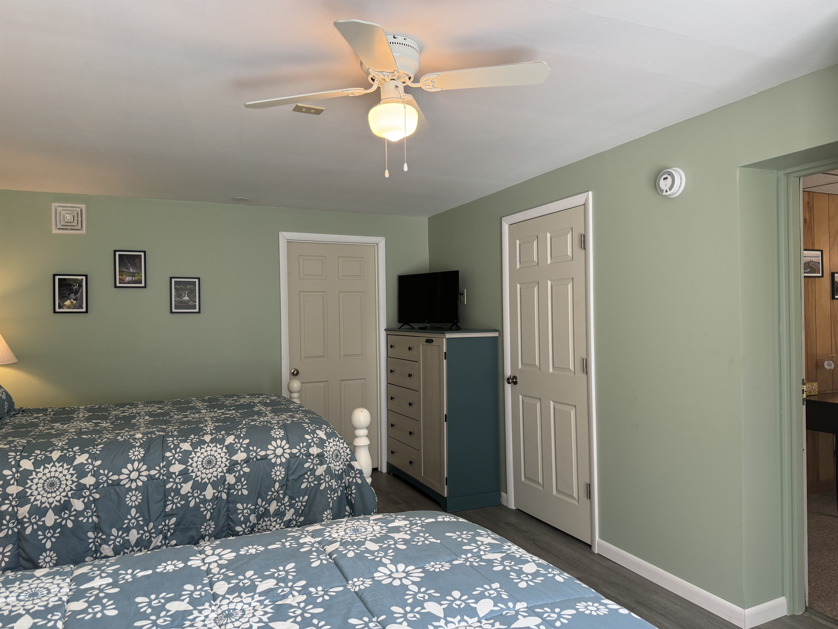 Lower level 2 Queen room