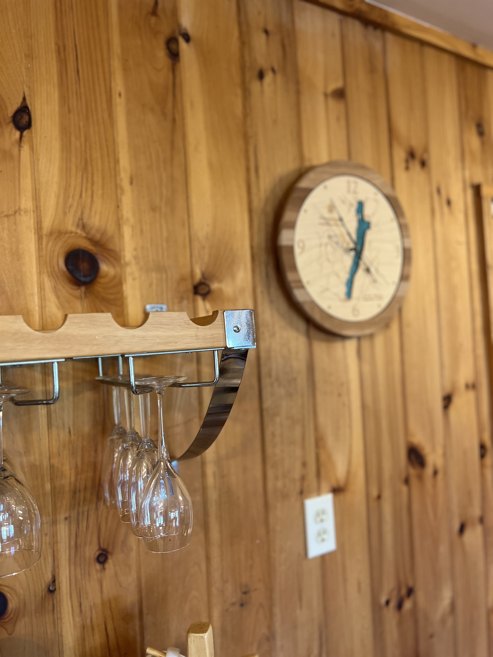 Lille Gossebo kitchen is fully equipped with everything you need to make a meal.