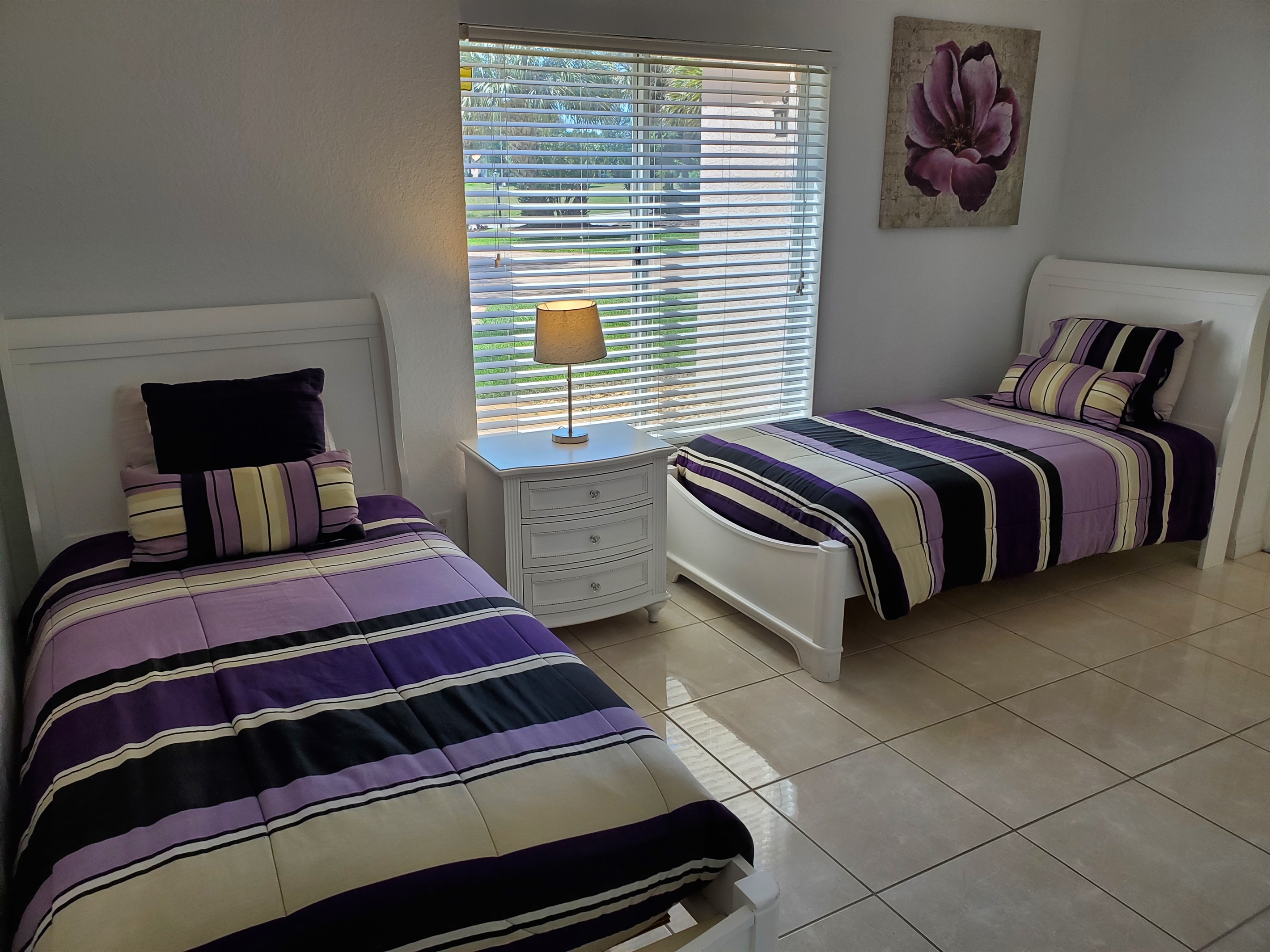 Twin bedroom