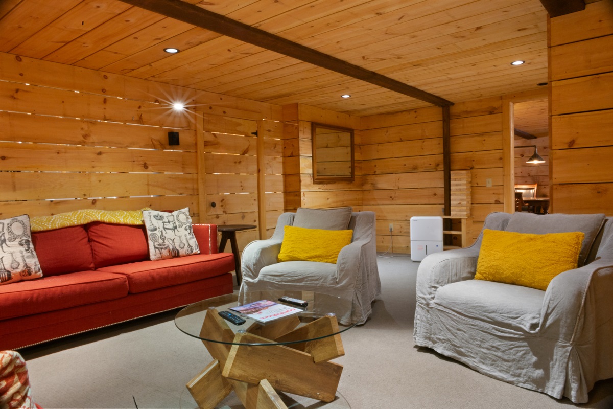 Below Deck Forecastle - Entertainment Room