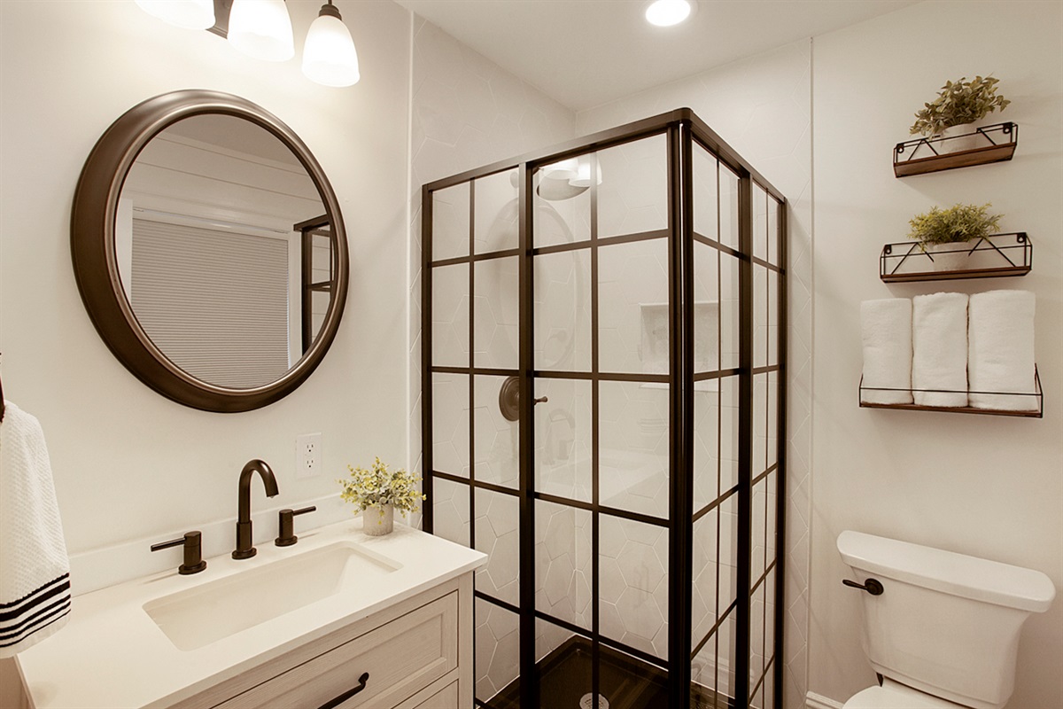 2nd Guest House: Bathroom #2 (Downstairs)