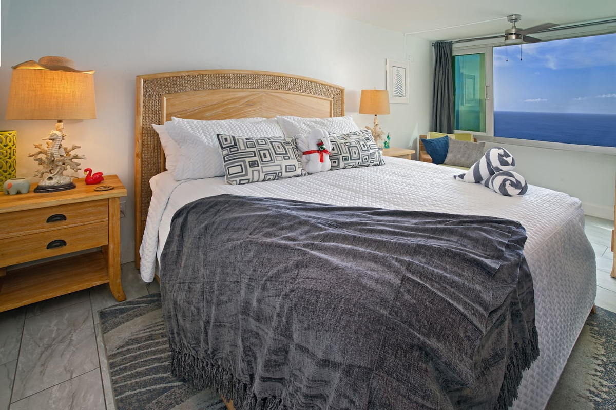 Comfy, King size bed with a view 