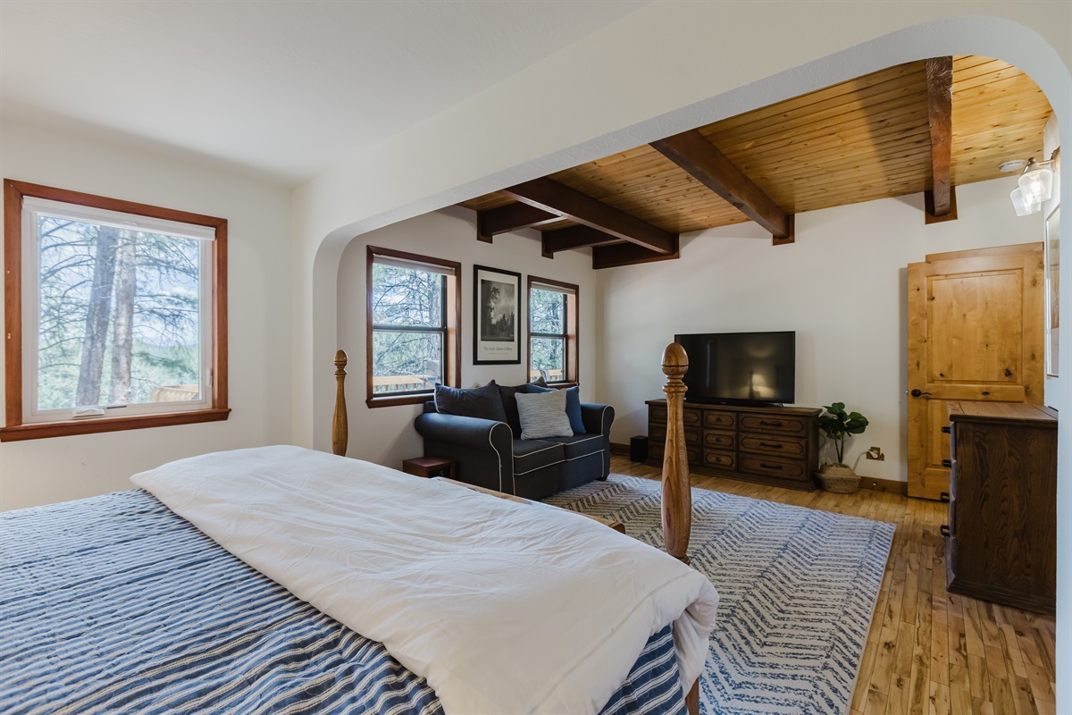 The master bedroom blends modern mountain style with calm, spa-like comfort. A plush king bed, soft lighting, and wide mountain views create a space that feels both grounded and indulgent.