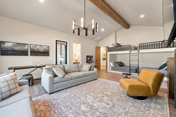 A second living space, perfect for teens or kids