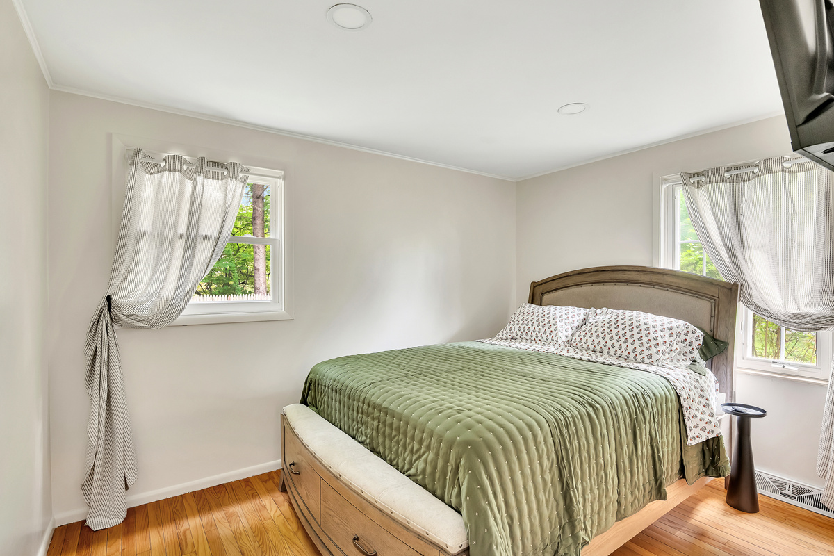 Bedroom #2 – Queen Bed