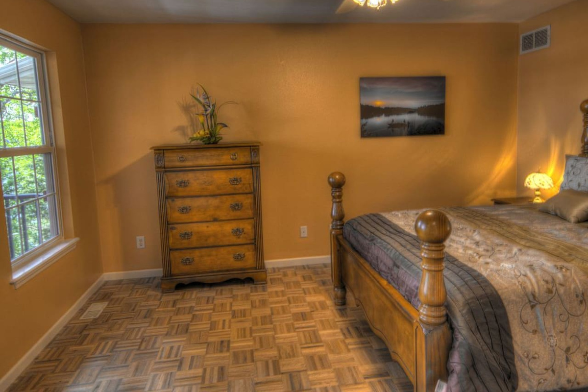 Lake view Guest Room