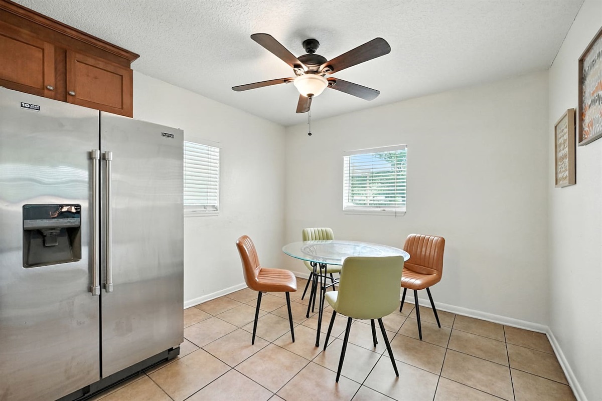 kitchen breakfast area with seating for 4