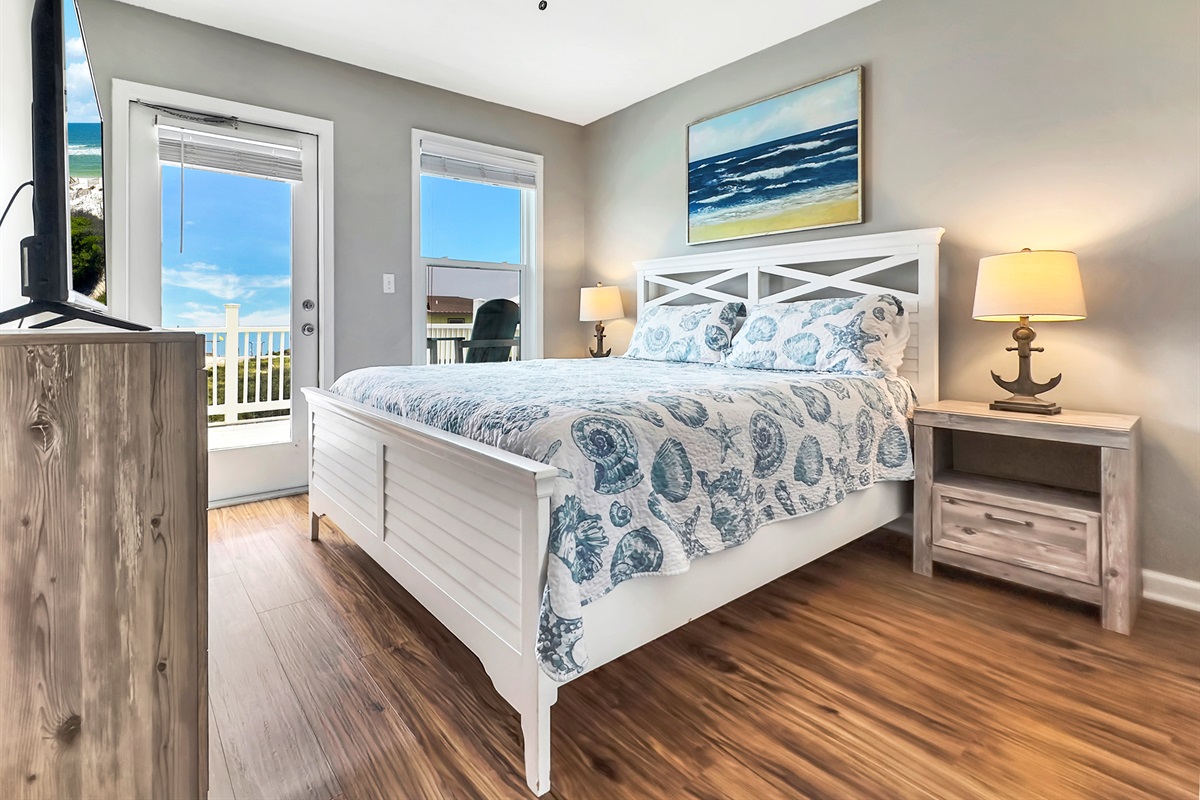 Queen Bedroom - Third Floor