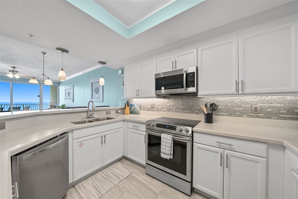 Large spacious kitchen with all your culinary needs