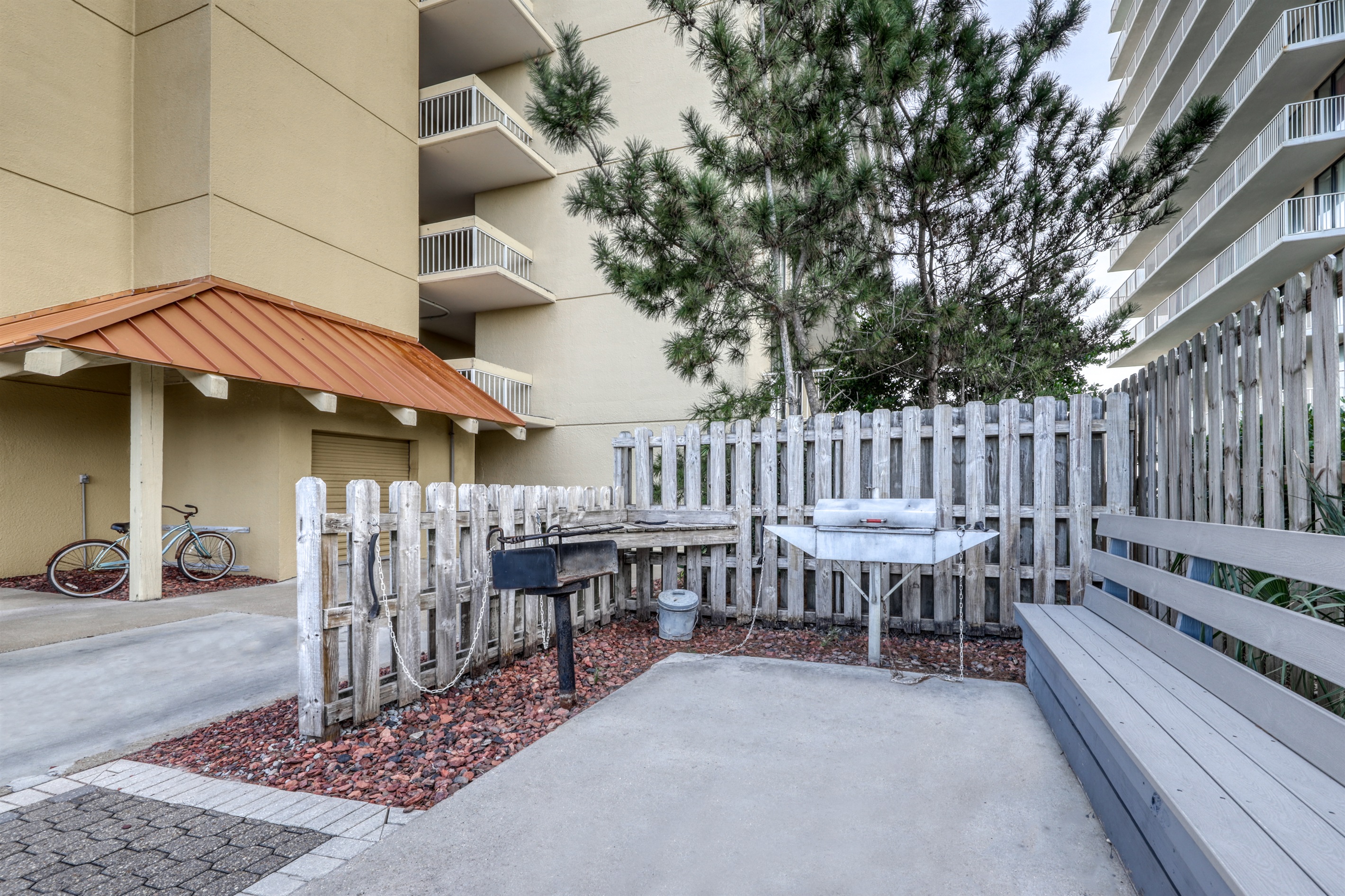 1 of 2 Grilling Areas