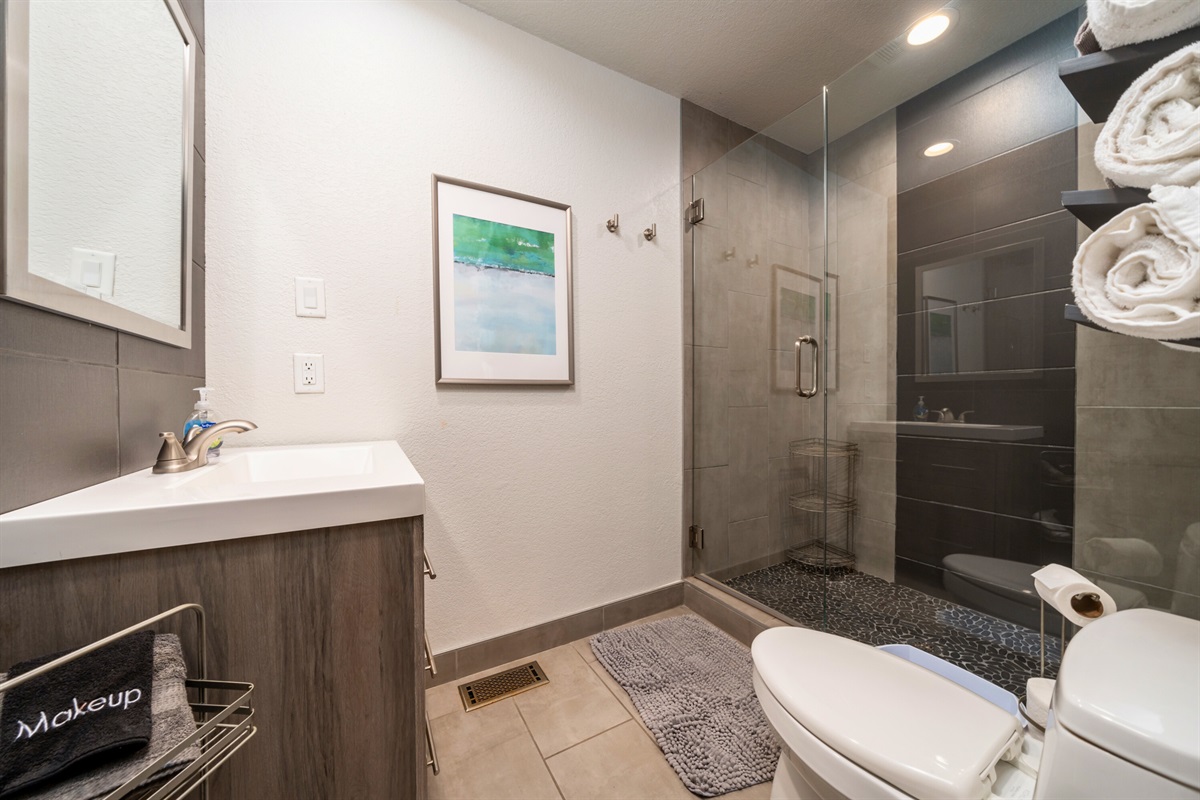 En-Suite Bathroom with Tile Shower