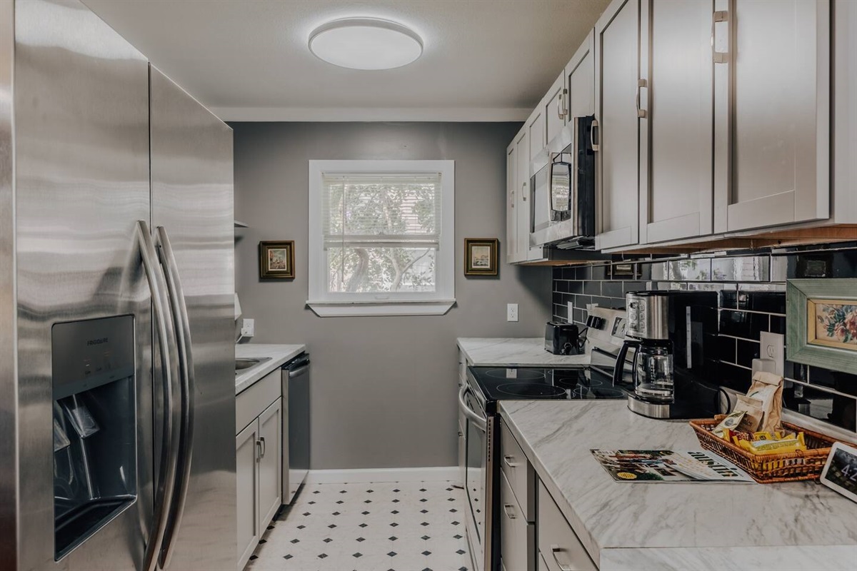 Cook your gourmet meal at this gorgeous kitchen! 