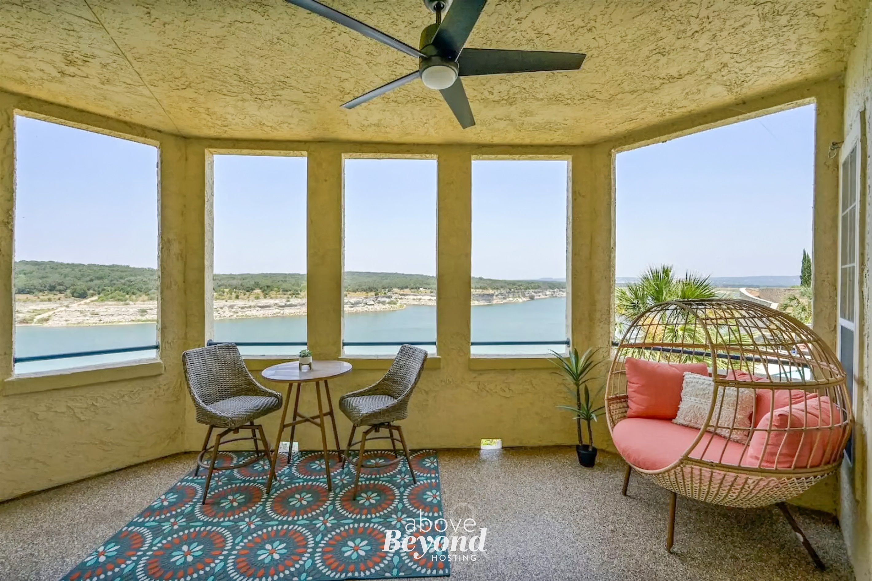 Pets Stay Free, Breezy, Stylish Island Elegance