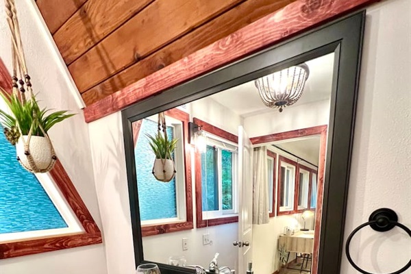 Main Floor Queen Bedroom Ensuite Bathroom