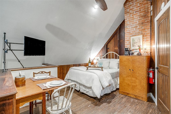 The Attic Loft | 2 Beds | The Gallery House Hotel