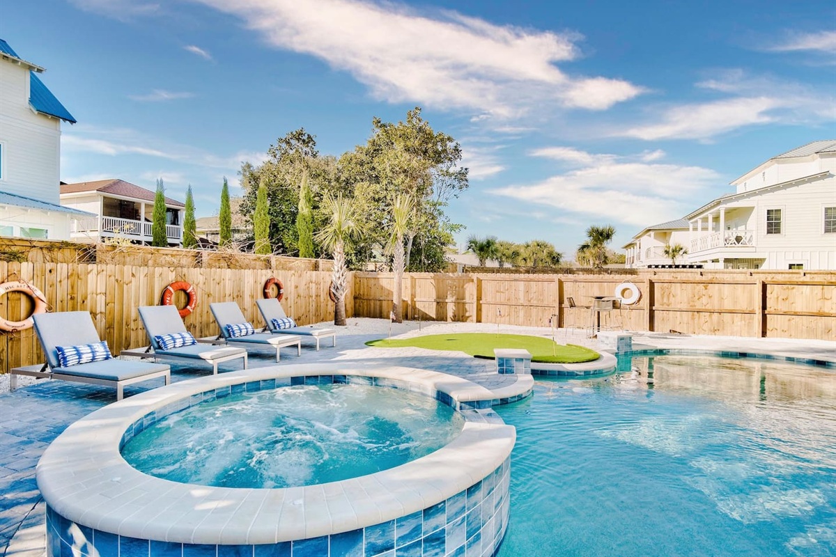 Luxury Poolside Lounges 