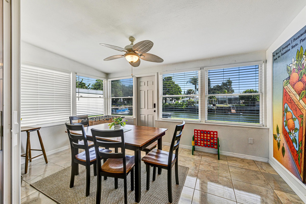 Dining seats 6 and FUN area!