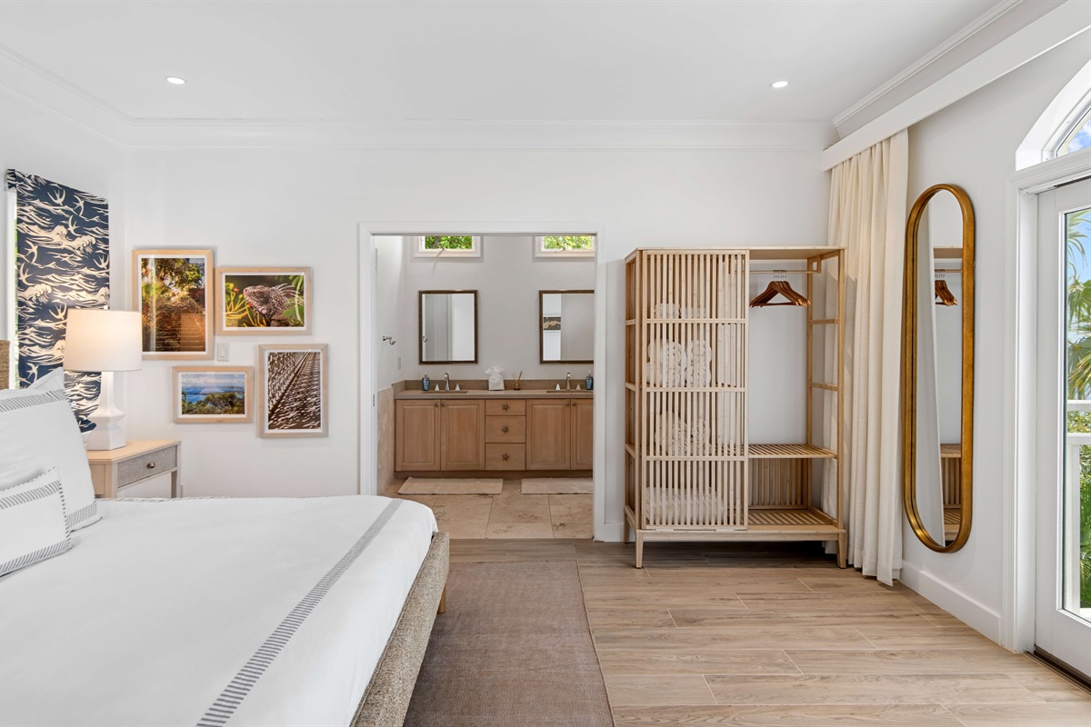 Primary suite with AC, king bed, en-suite bath, large windows, and ocean views. Ideal for privacy and relaxation.